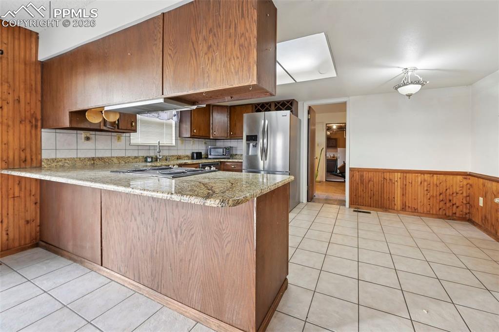 Image 36 of 40: Kitchen