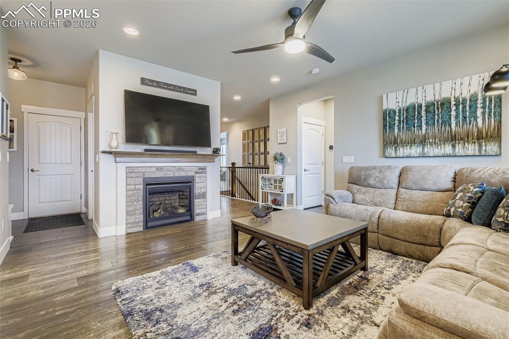Image 14 of 48: Main L3el with view to the gas fireplace. 