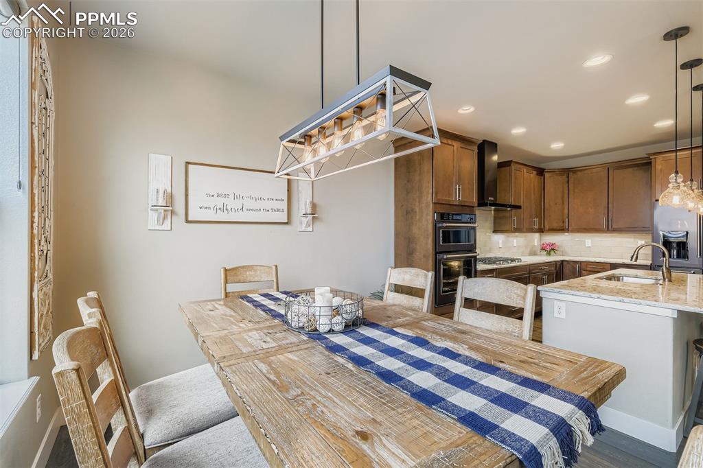 Image 20 of 48: Looking to kitchen.