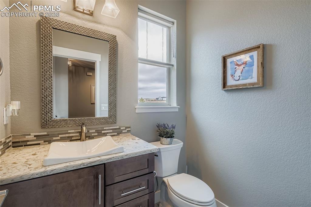 Image 23 of 48: Bathroom