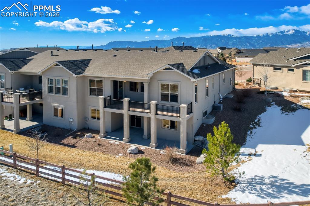 Image 4 of 48: Back of Structure