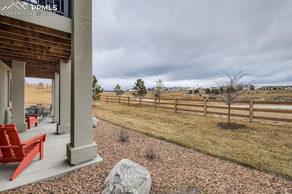 Image 44 of 48: Yard