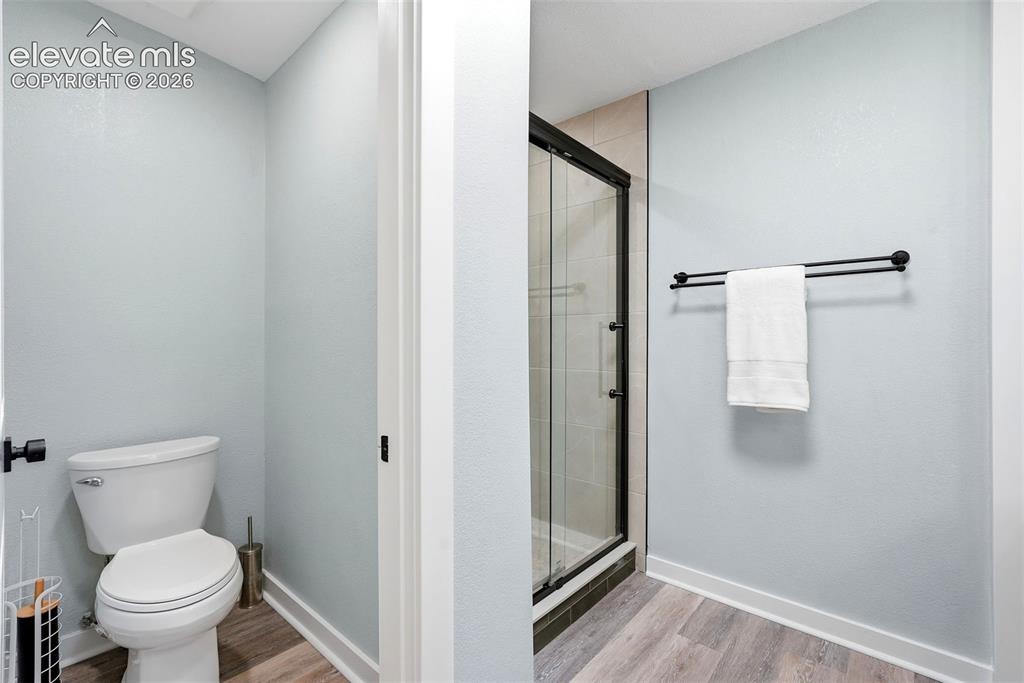 Image 19 of 34: Bathroom
