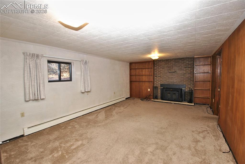 Image 11 of 24: Family Room