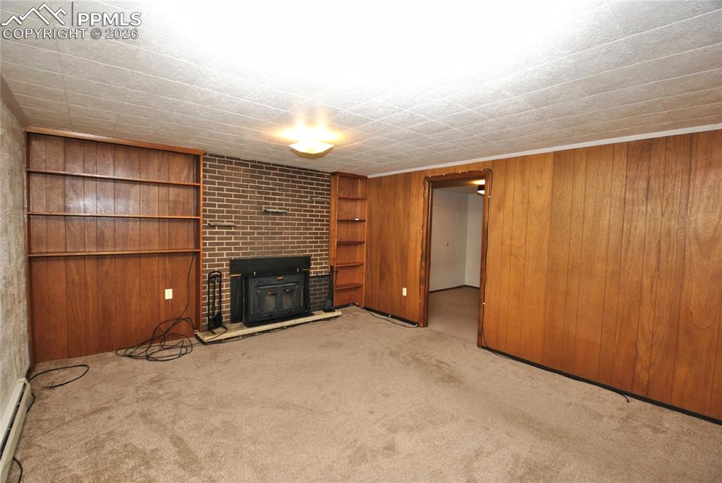 Image 12 of 24: Family Room