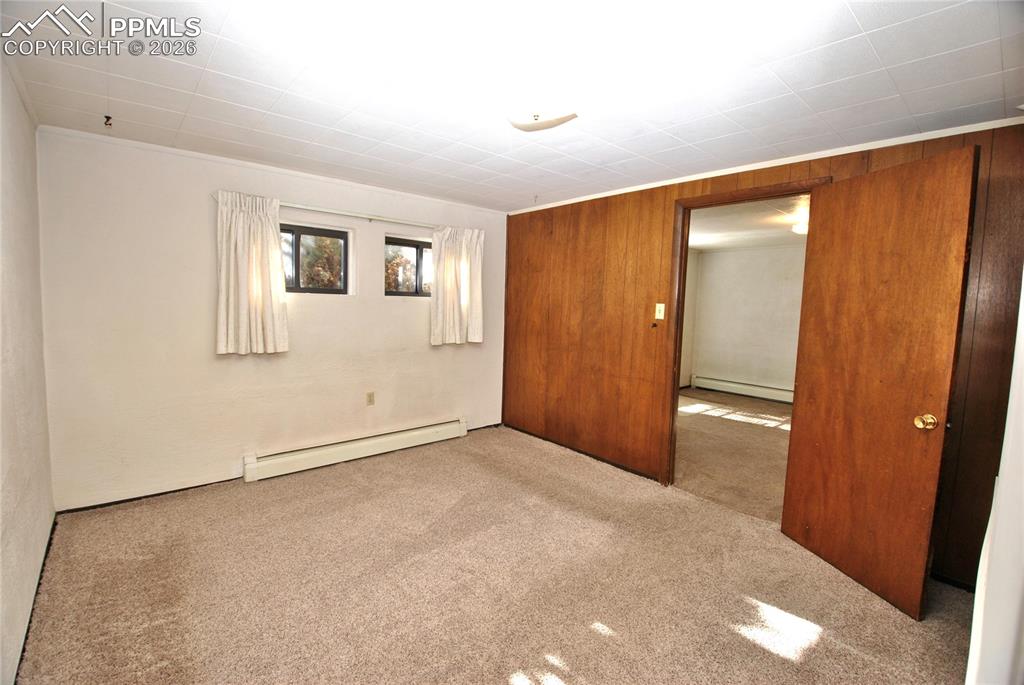 Image 17 of 24: Bedroom