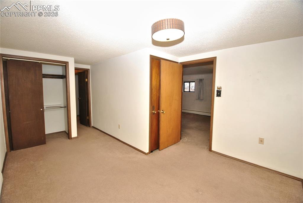 Image 19 of 24: Bedroom