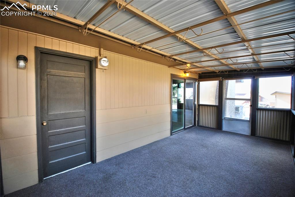 Image 20 of 24: Sun Room