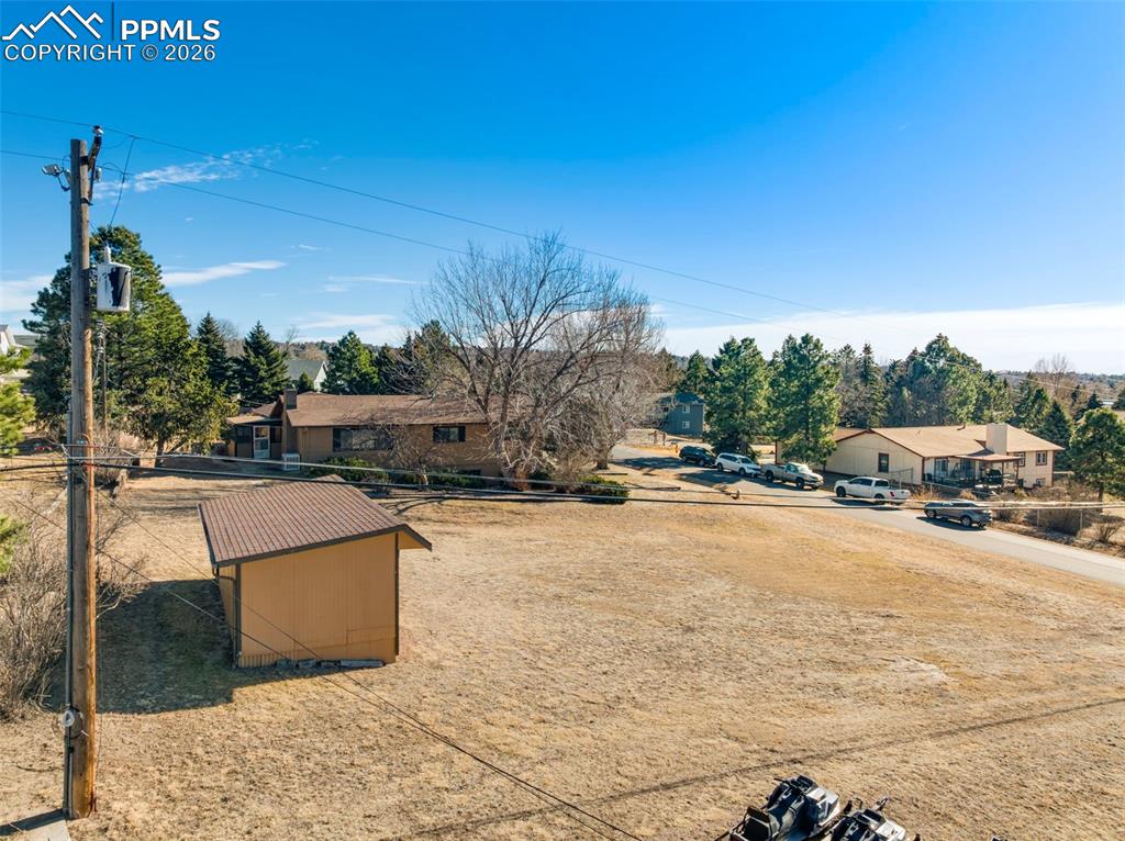 Image 23 of 24: Yard