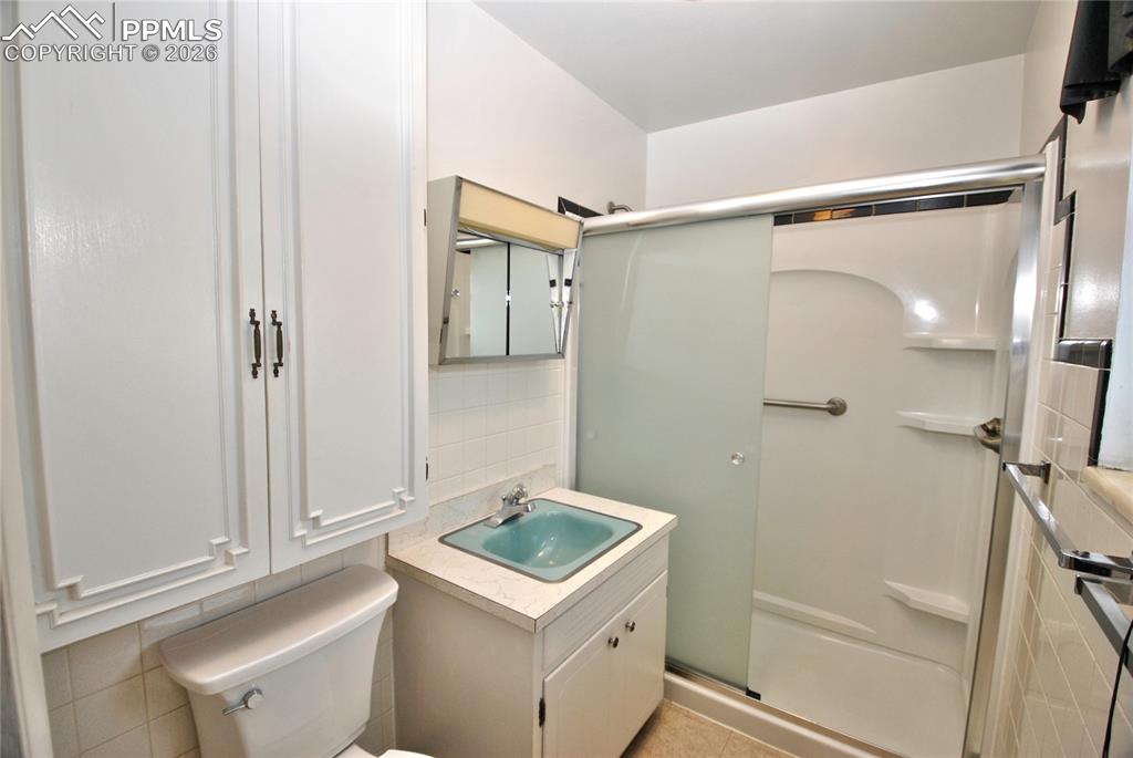 Image 9 of 24: Master Bathroom