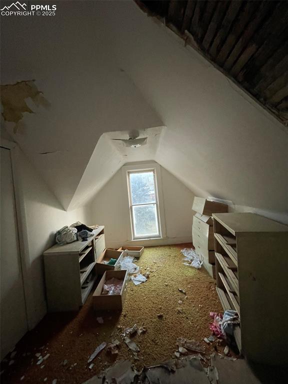 Image 14 of 36: Bedroom