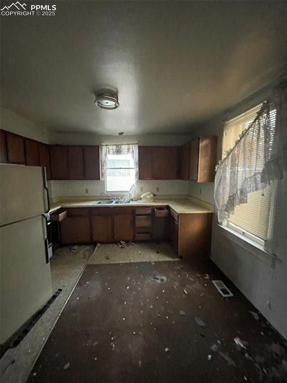 Image 7 of 36: Kitchen