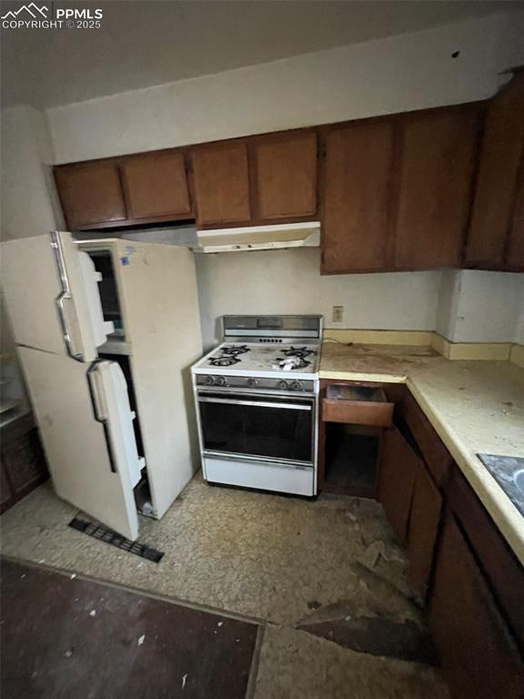 Image 8 of 36: Kitchen