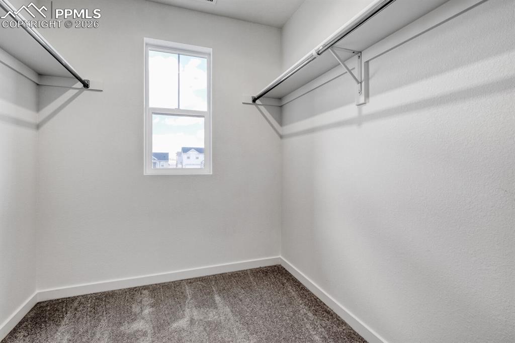 Image 11 of 11: Closet