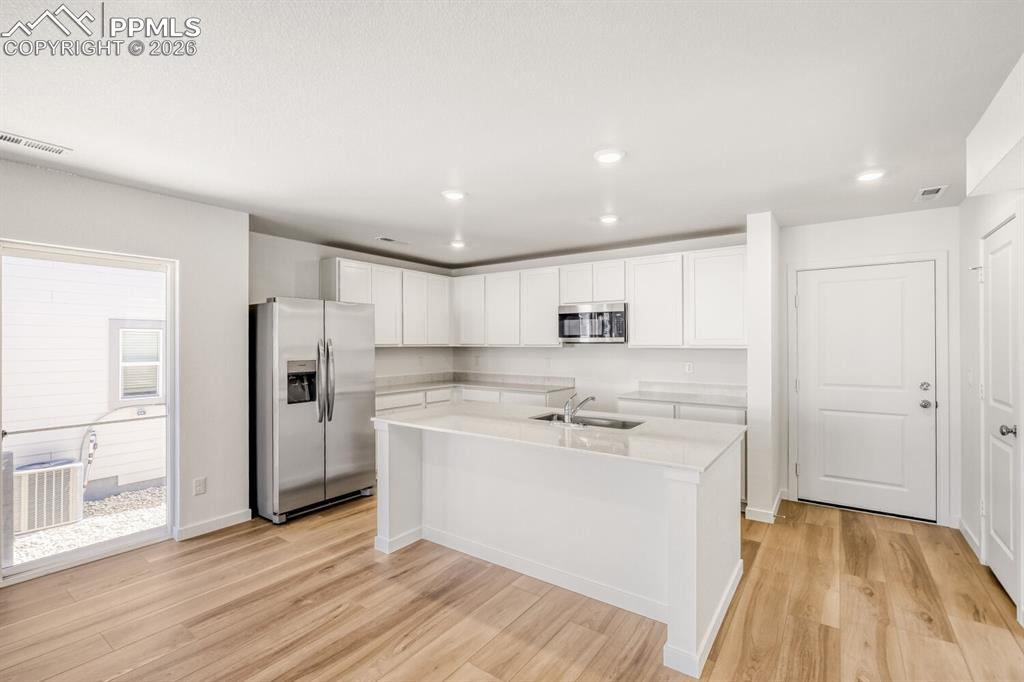 Image 5 of 11: Kitchen