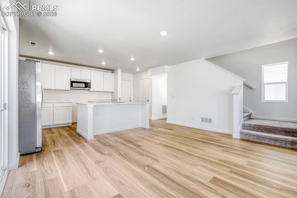 Image 6 of 11: Kitchen