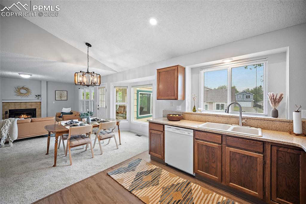 Image 11 of 40: Kitchen