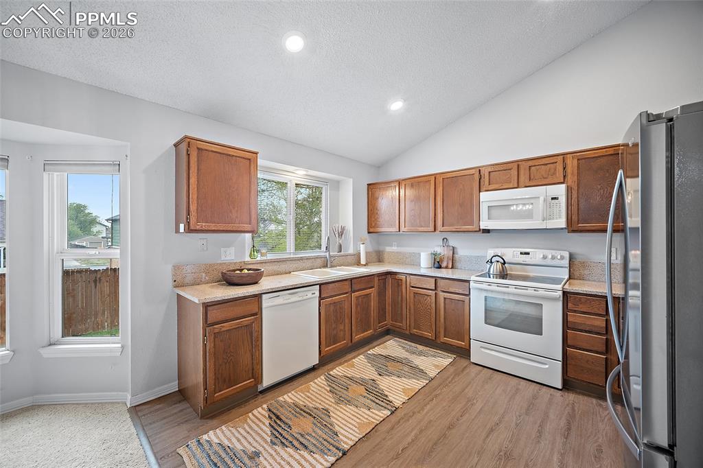 Image 13 of 40: Kitchen