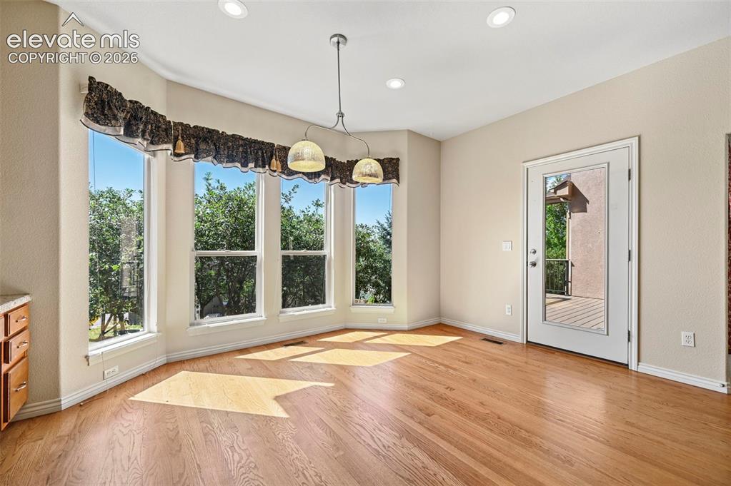Image 10 of 49: Dining Area