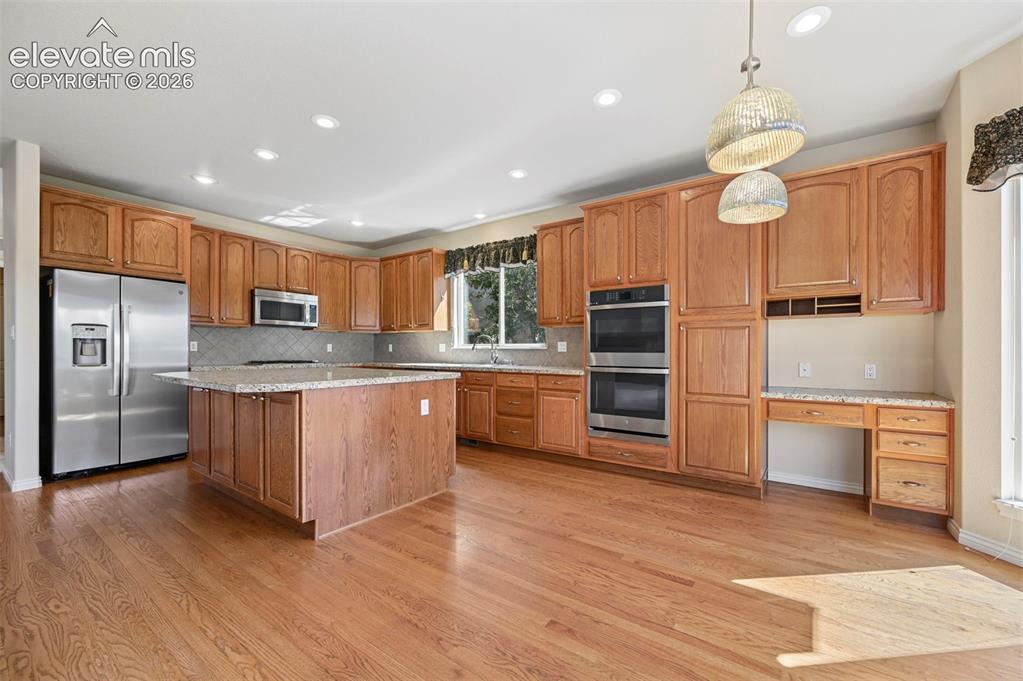 Image 12 of 49: Kitchen