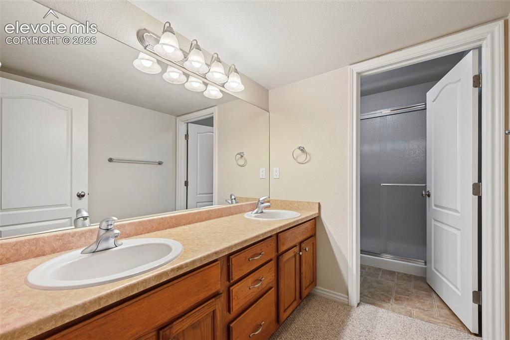 Image 36 of 49: Bathroom