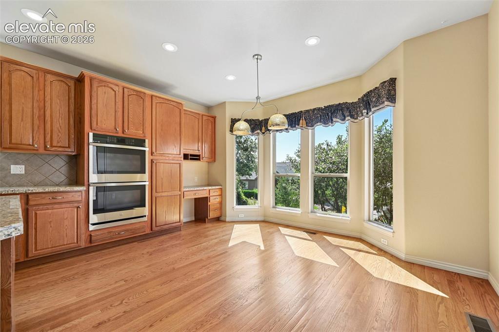 Image 9 of 49: Kitchen
