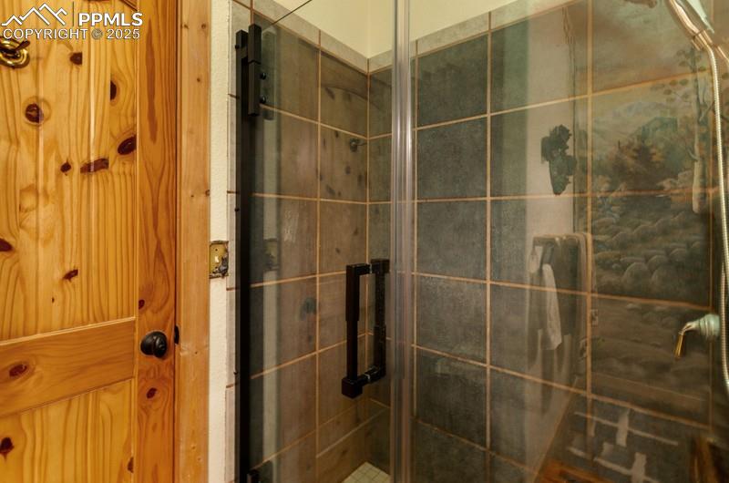 Image 15 of 29: Bathroom