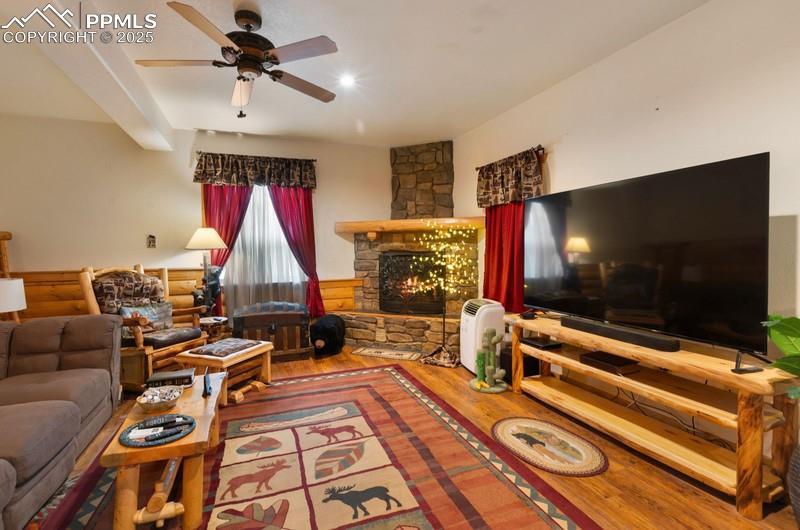 Image 18 of 29: Family Room