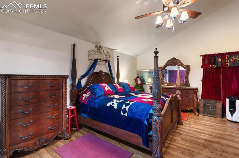 Image 20 of 29: Bedroom