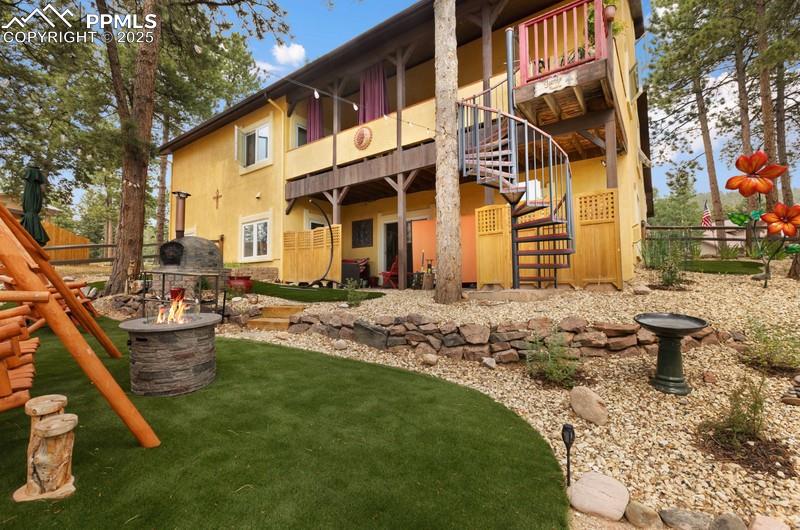 Image 28 of 29: Back of Structure