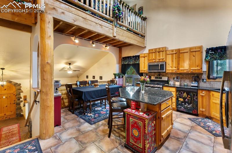 Image 8 of 29: Kitchen