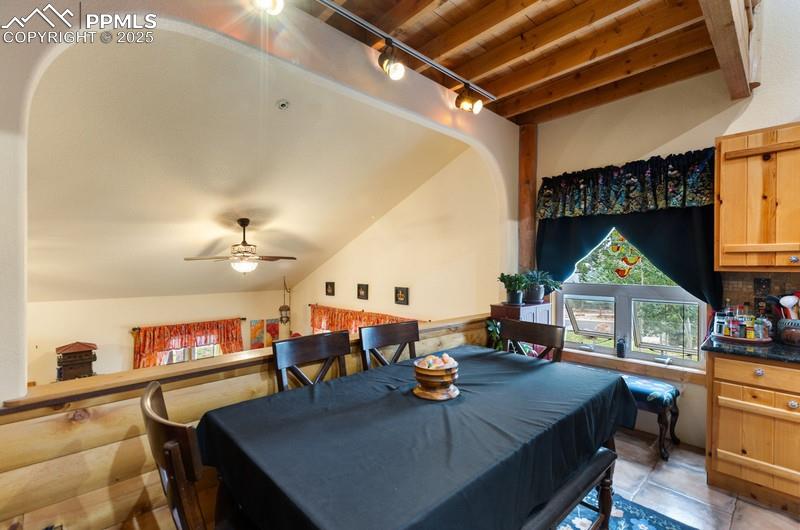 Image 9 of 29: Dining Area