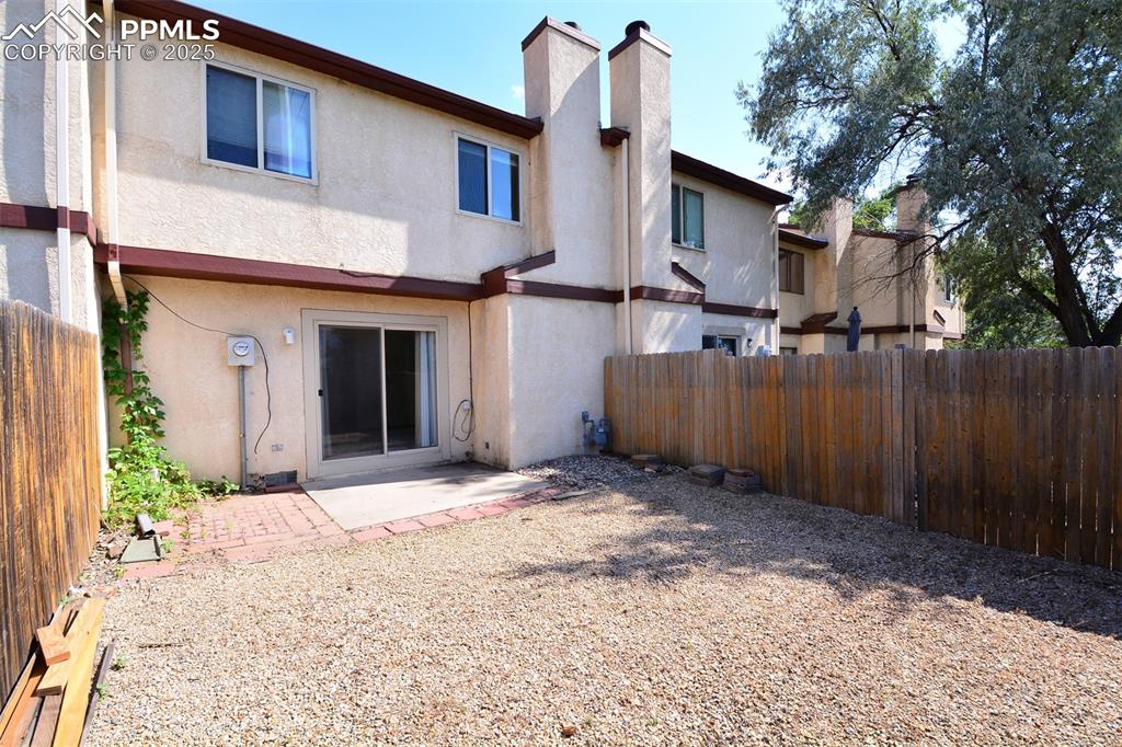 Image 17 of 20: Back of home