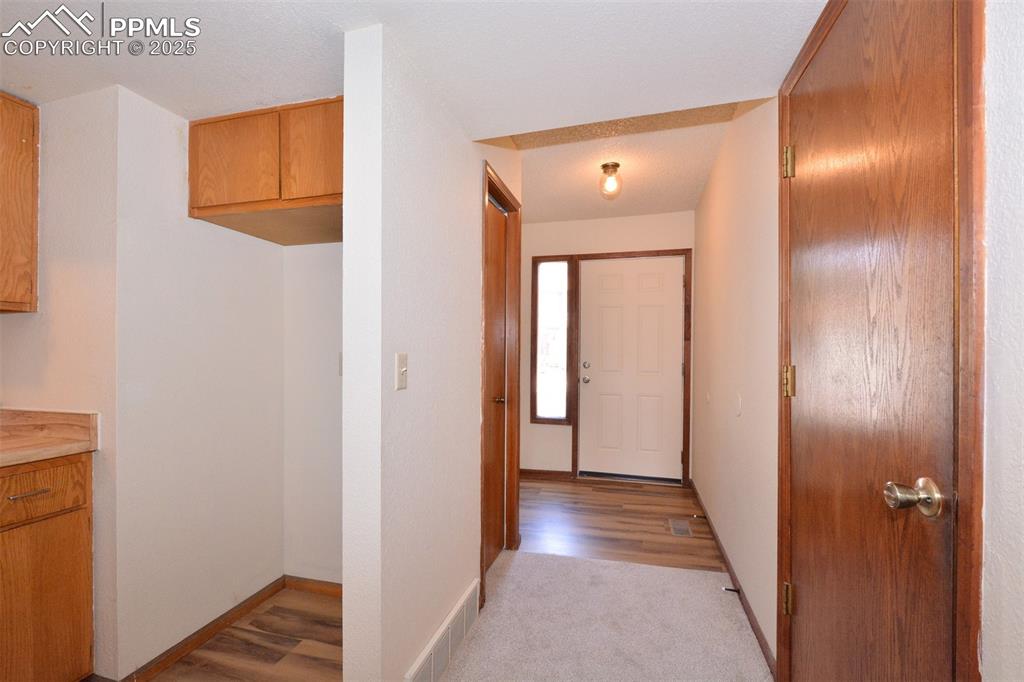 Image 3 of 20: Entry