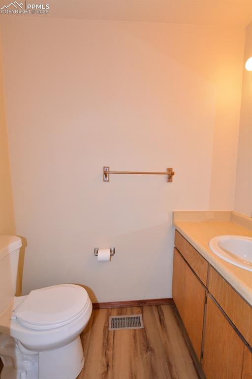 Image 9 of 20: Half bath on main level