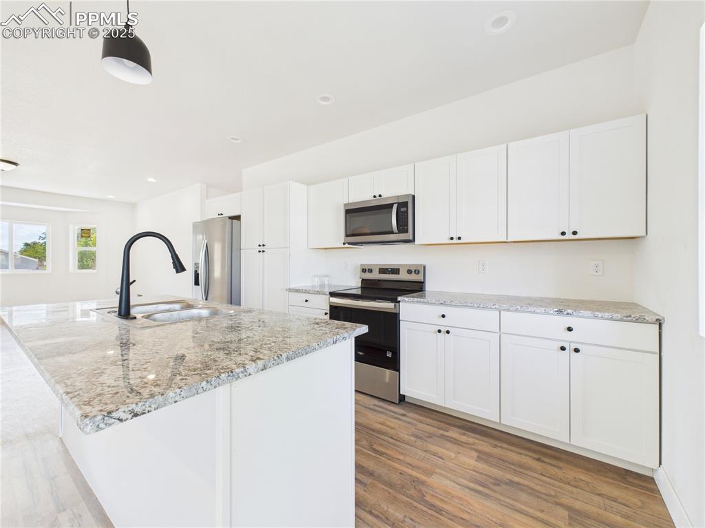 Image 10 of 27: Kitchen