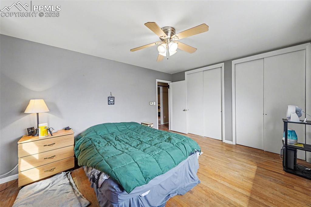 Image 11 of 22: Bedroom