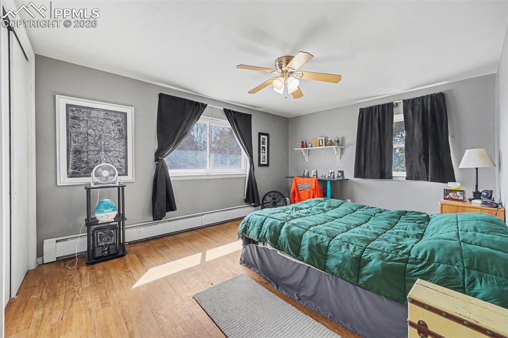 Image 12 of 22: Bedroom