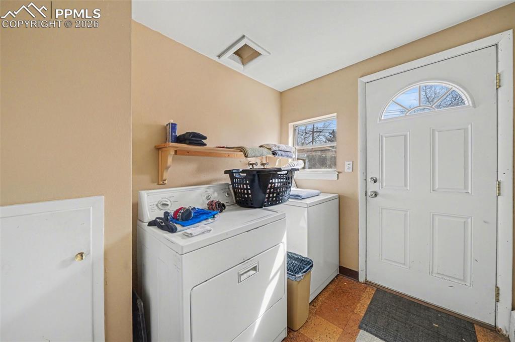 Image 16 of 22: Laundry