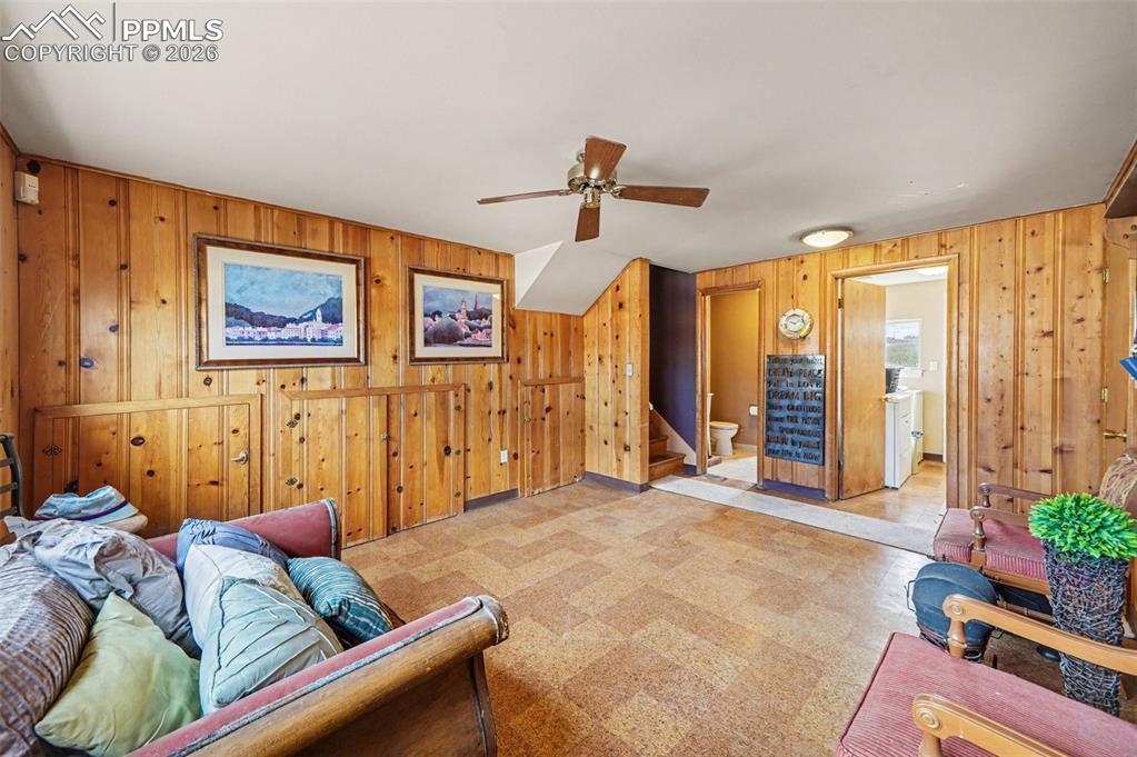 Image 17 of 22: Living Room