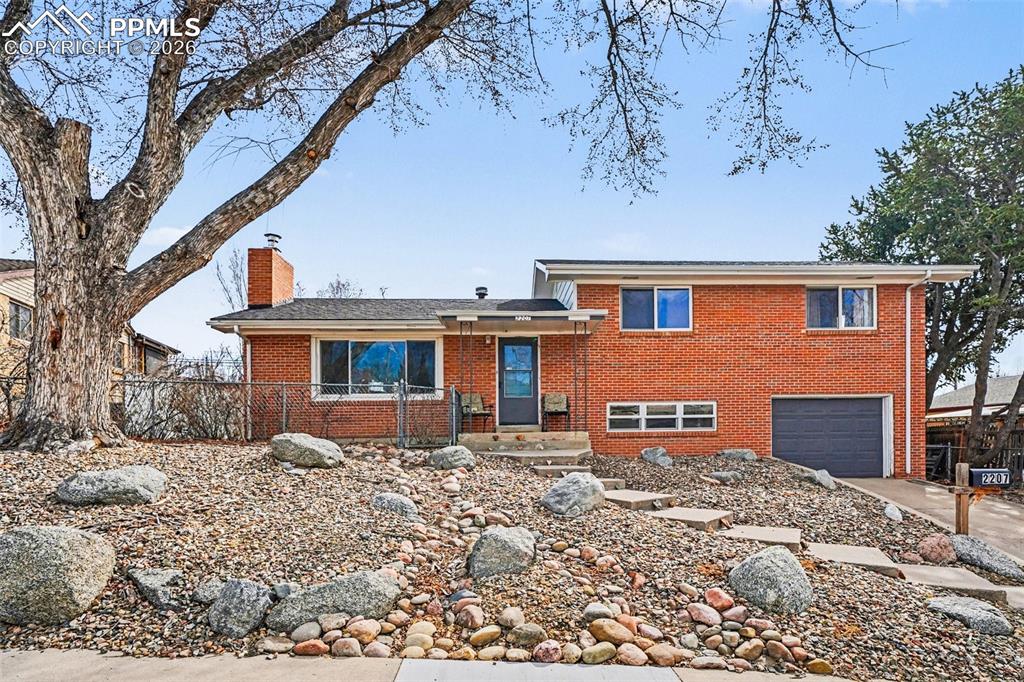 Image 18 of 22: Front of Structure