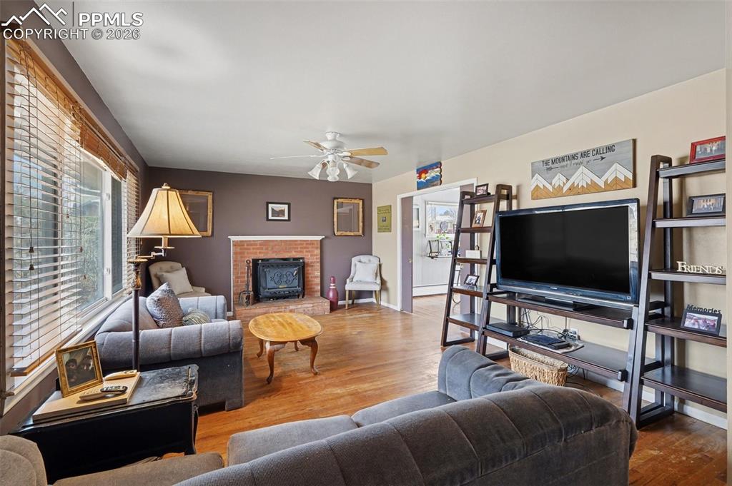 Image 2 of 22: Living Room