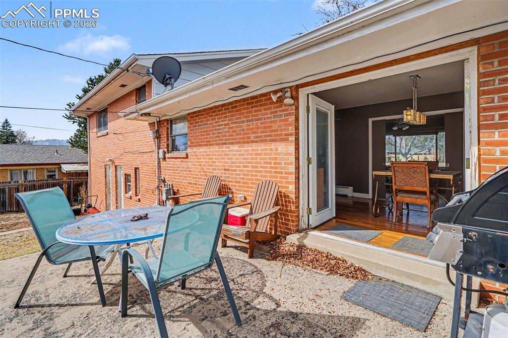 Image 21 of 22: Patio