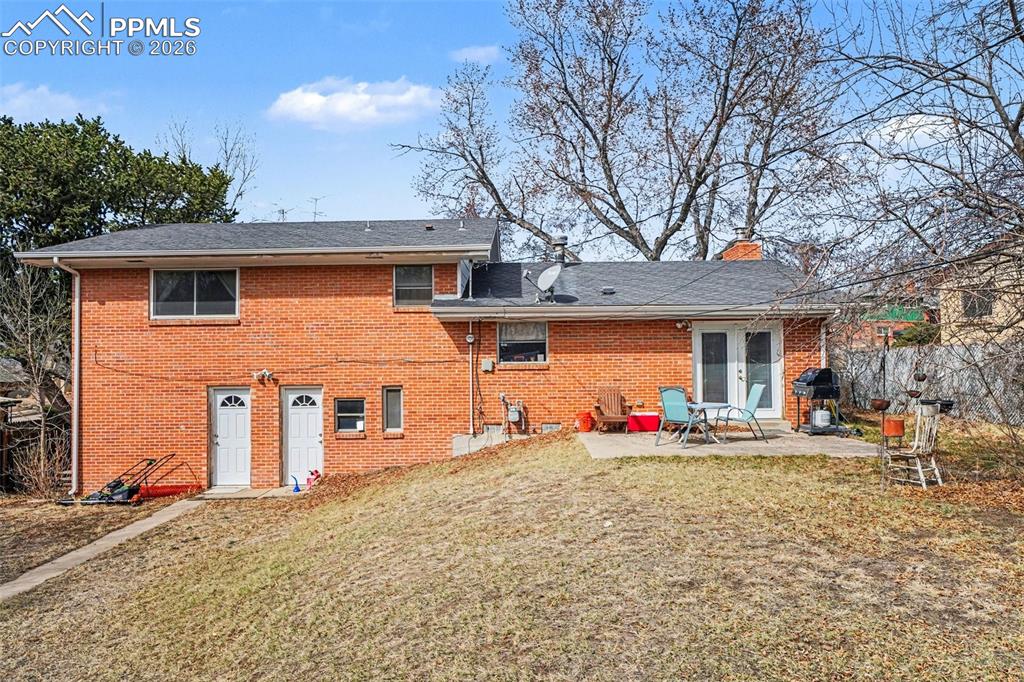 Image 3 of 22: Back of Structure