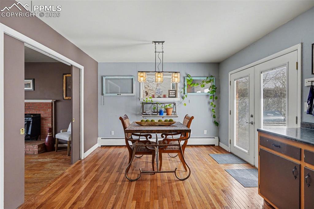 Image 6 of 22: Dining Area