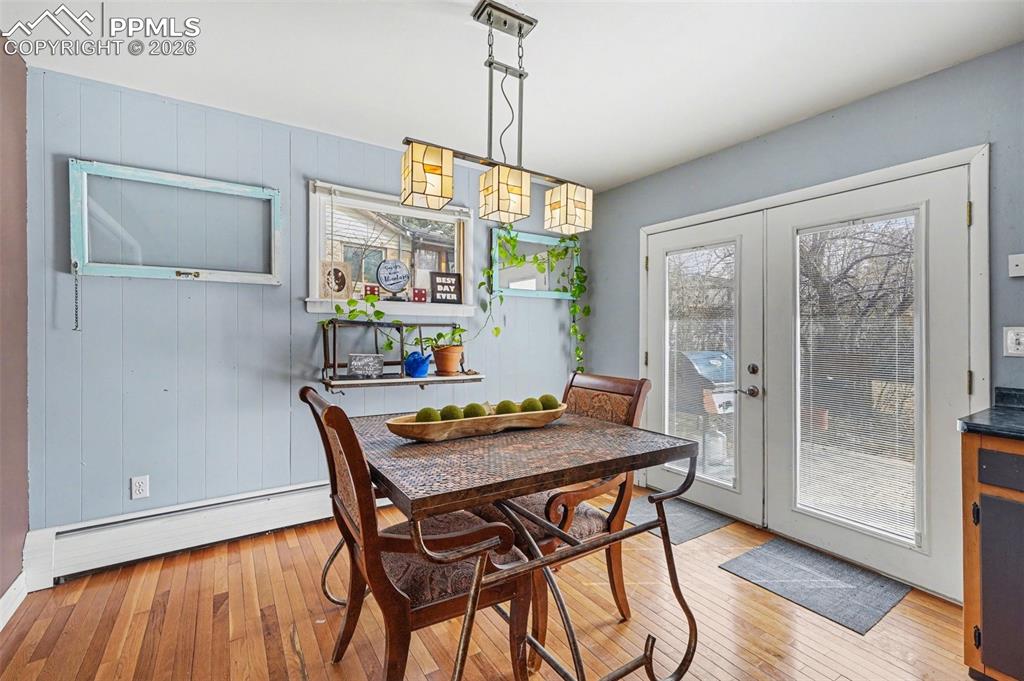 Image 7 of 22: Dining Area