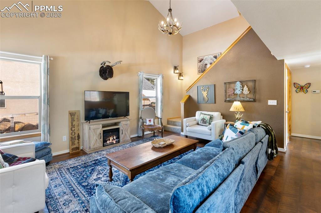 Image 17 of 49: Living Room