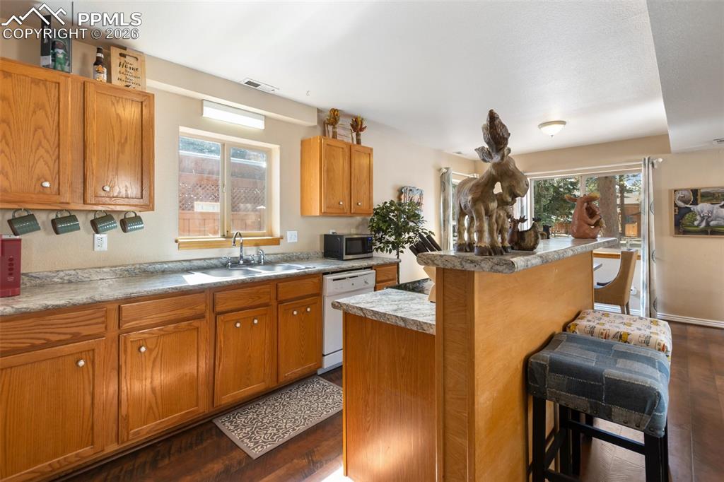 Image 20 of 49: Kitchen