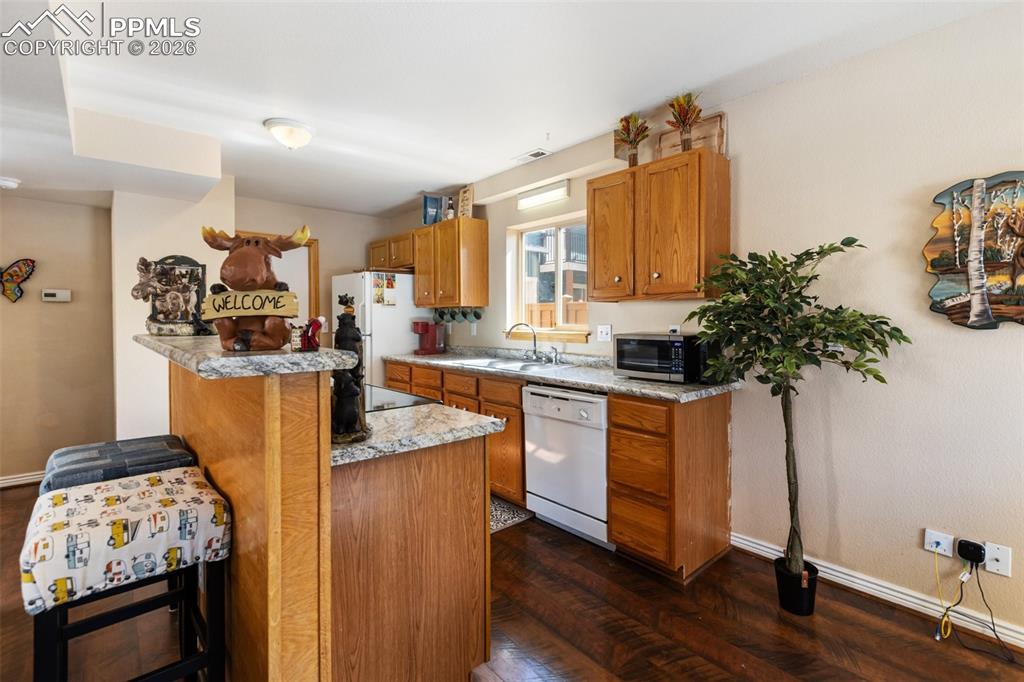 Image 29 of 49: Kitchen