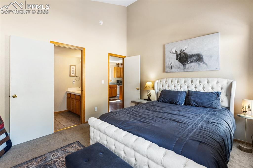 Image 32 of 49: Bedroom